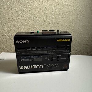 Sony Walkman WM-AF64 FM/AM Mega Bass Cassette Player *FOR PARTS* Read Pre-owned